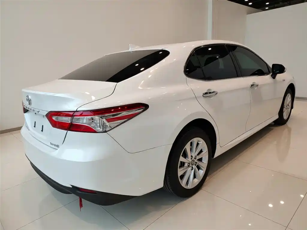 Toyota Camry 2023 Hybrid 2.5HGVP Leading Edition фото 7