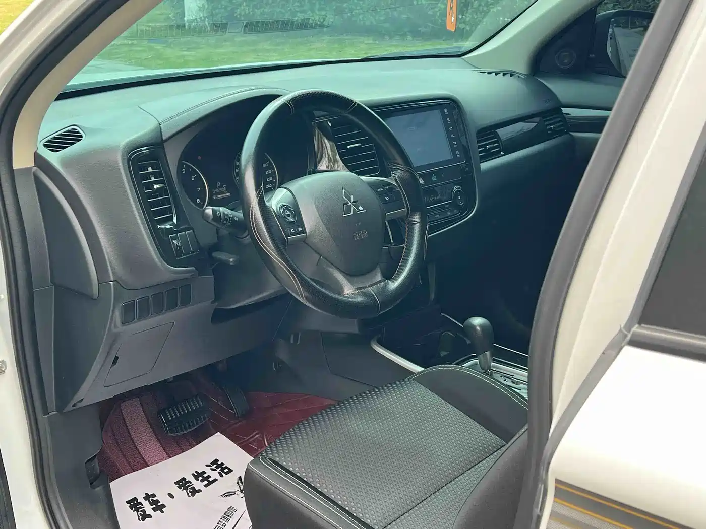 MITSUBISHI OUTLANDER