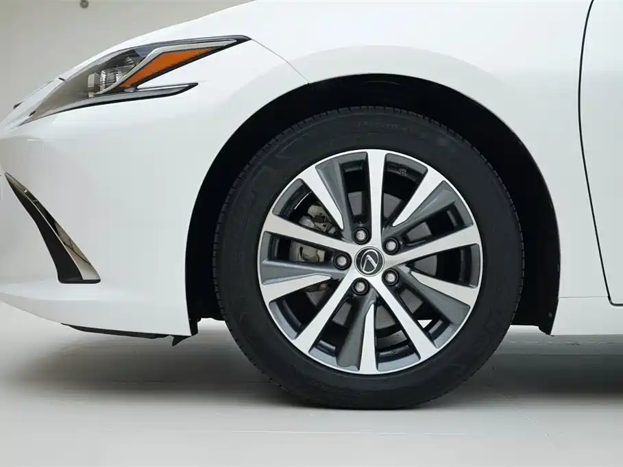 Lexus ES 2018 200 Excellence Edition China V фото 16