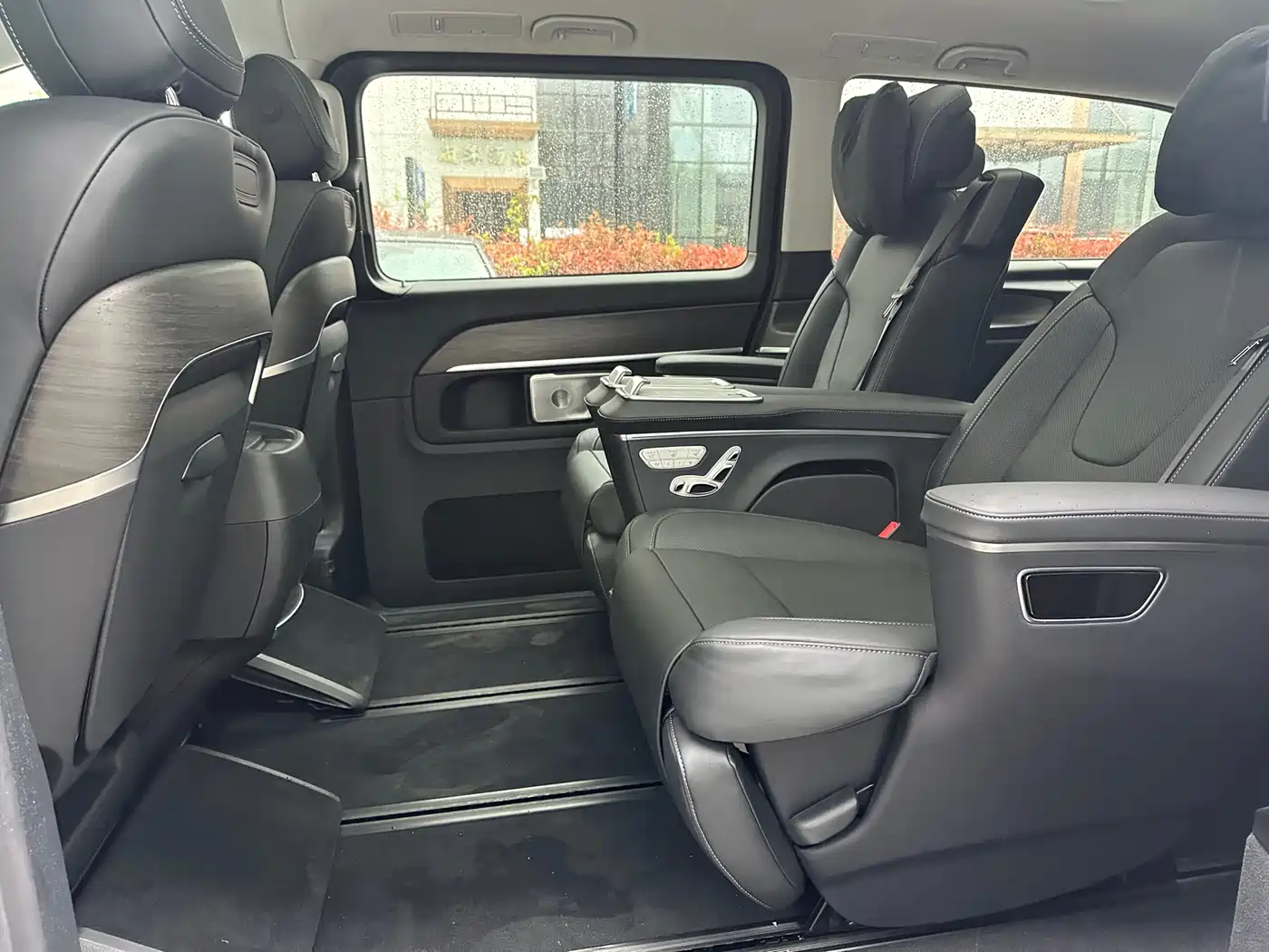 Mercedes-Benz V-Class 2024 V 300 L Long Wheelbase Luxury Edition фото 9