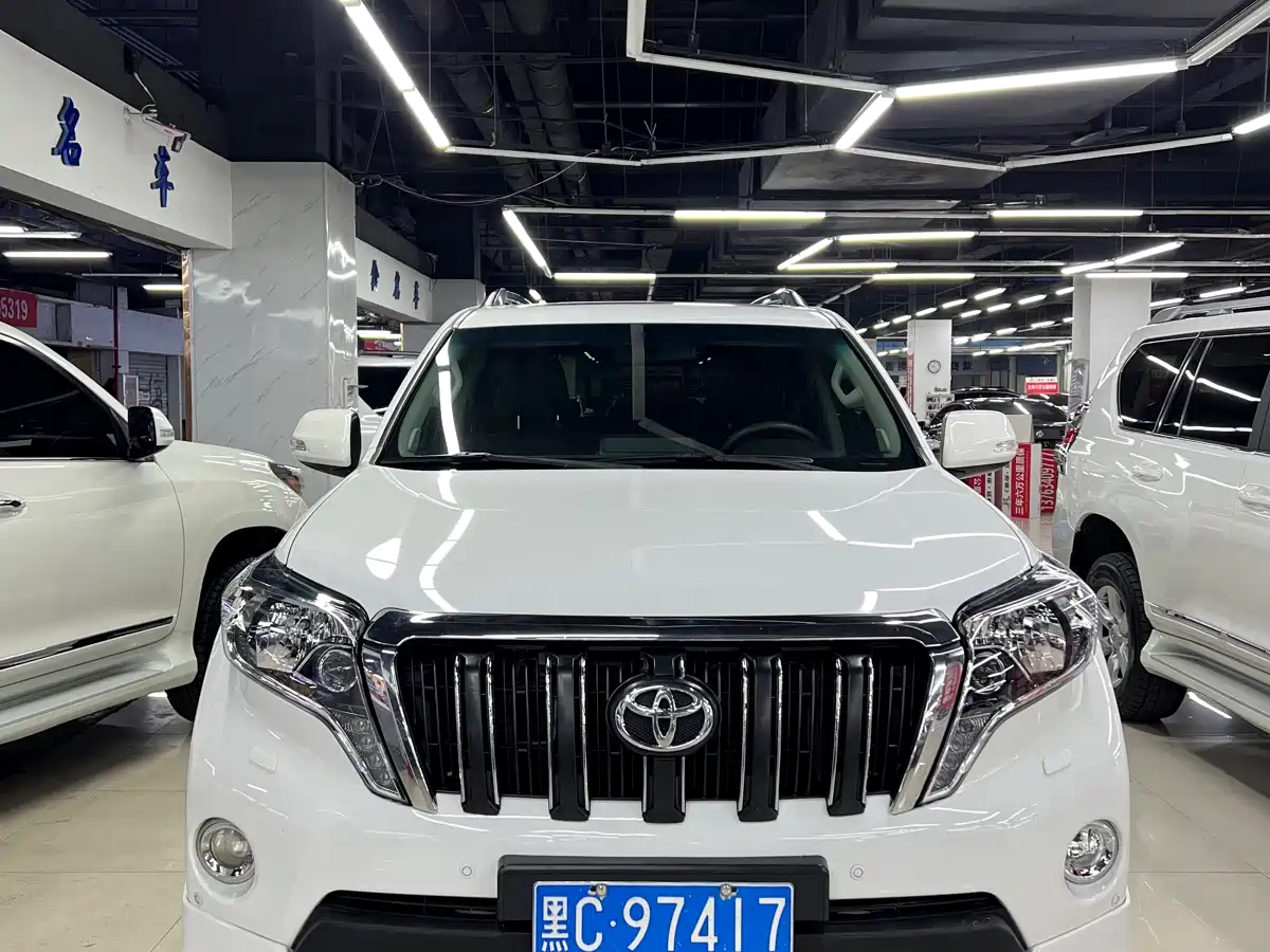 Toyota Prado 2014 4.0L Automatic TX-L фото 2