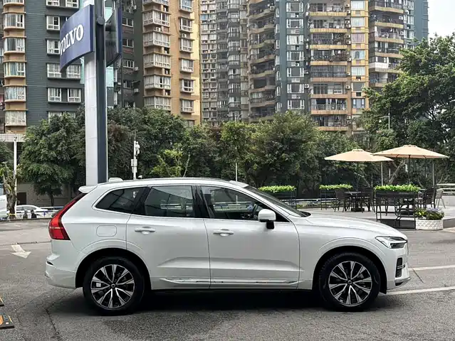 Volvo XC60 2024 B5 AWD Zhiyuan Luxury Edition — фото 4