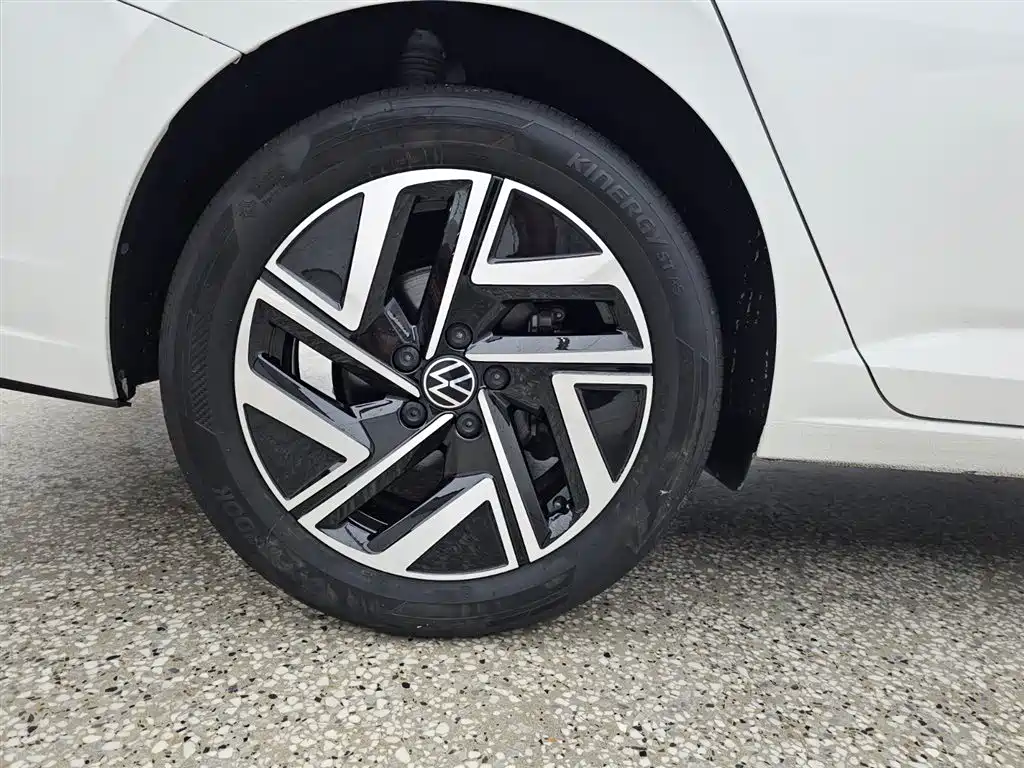 Volkswagen Sagitar 2023 300TSI DSG Surpassing Edition фото 6