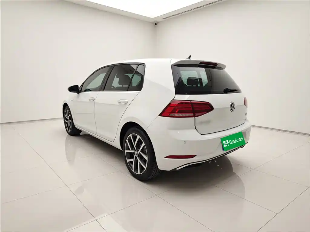 Volkswagen Golf 2020 Beloved Edition 280TSI DSG Comfort фото 5