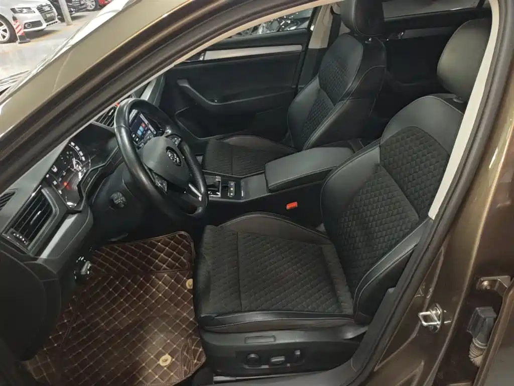 Škoda Superb 2016 TSI280 DSG Pioneer Edition фото 15