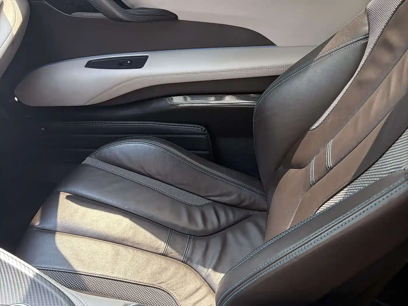  I8