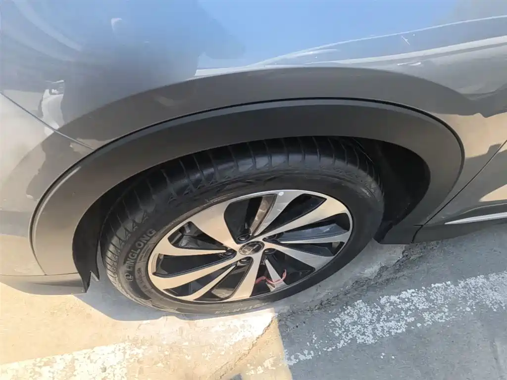 BYD Song PLUS PHEV 2024 Glory Edition DM-i 110km Flagship фото 23
