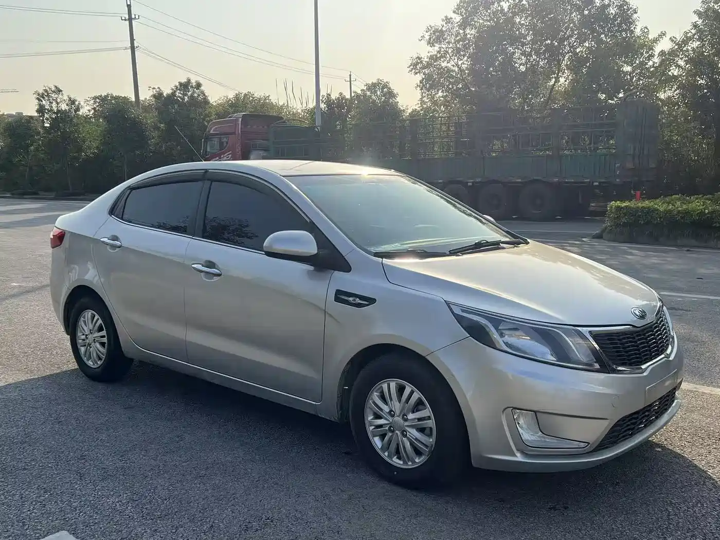 Kia K2 2012 Sedan 1.4L AT GLS Commemorative Edition фото 3