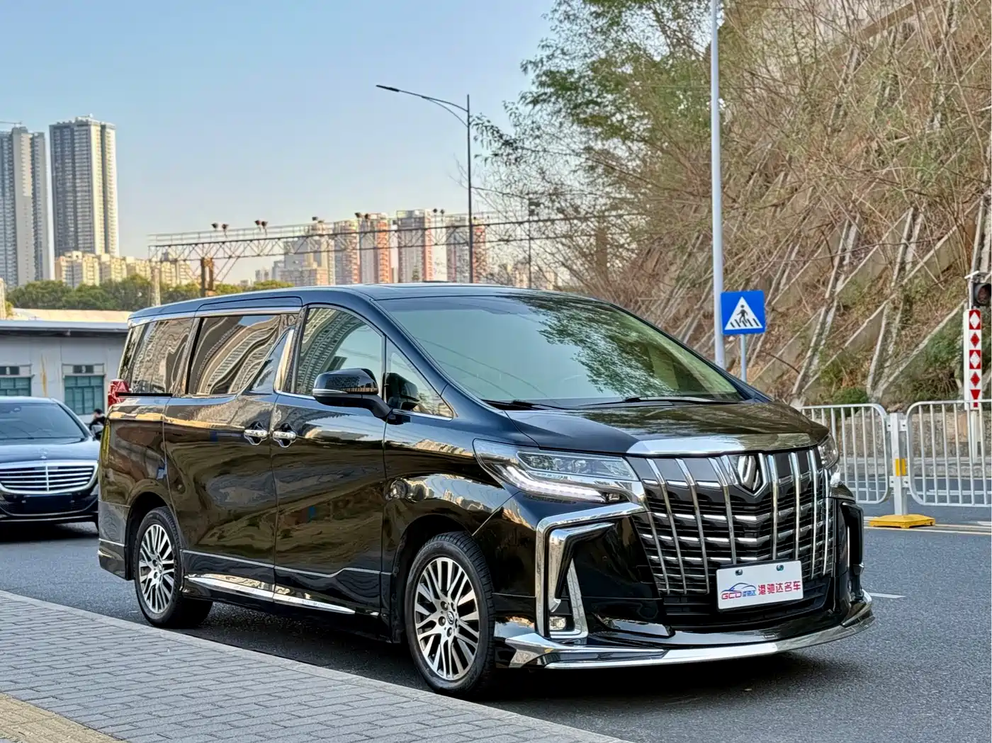 Toyota Alphard 2015 3.5L Luxury Edition фото 3