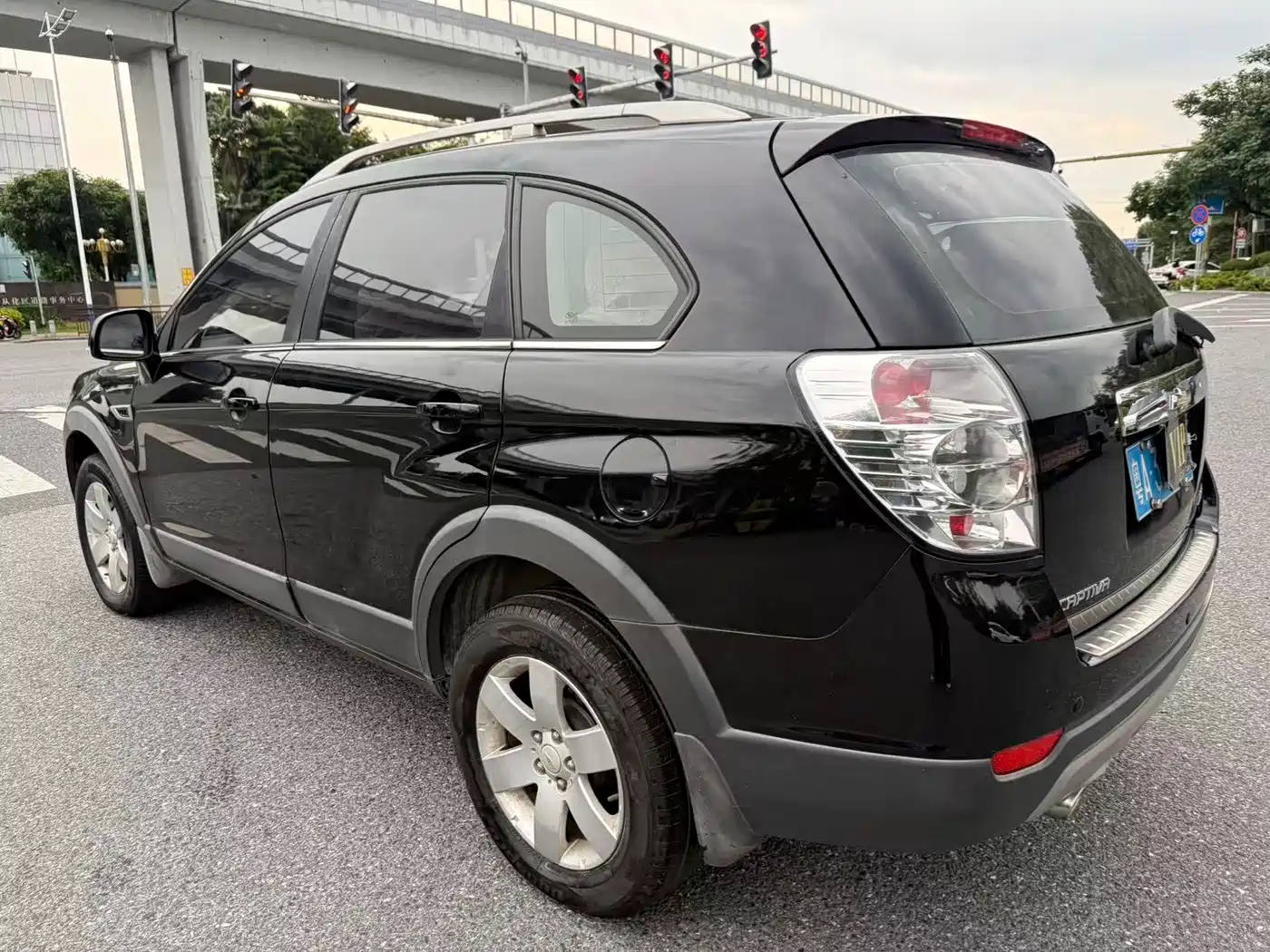 Photo 7 - Chevrolet Captiva