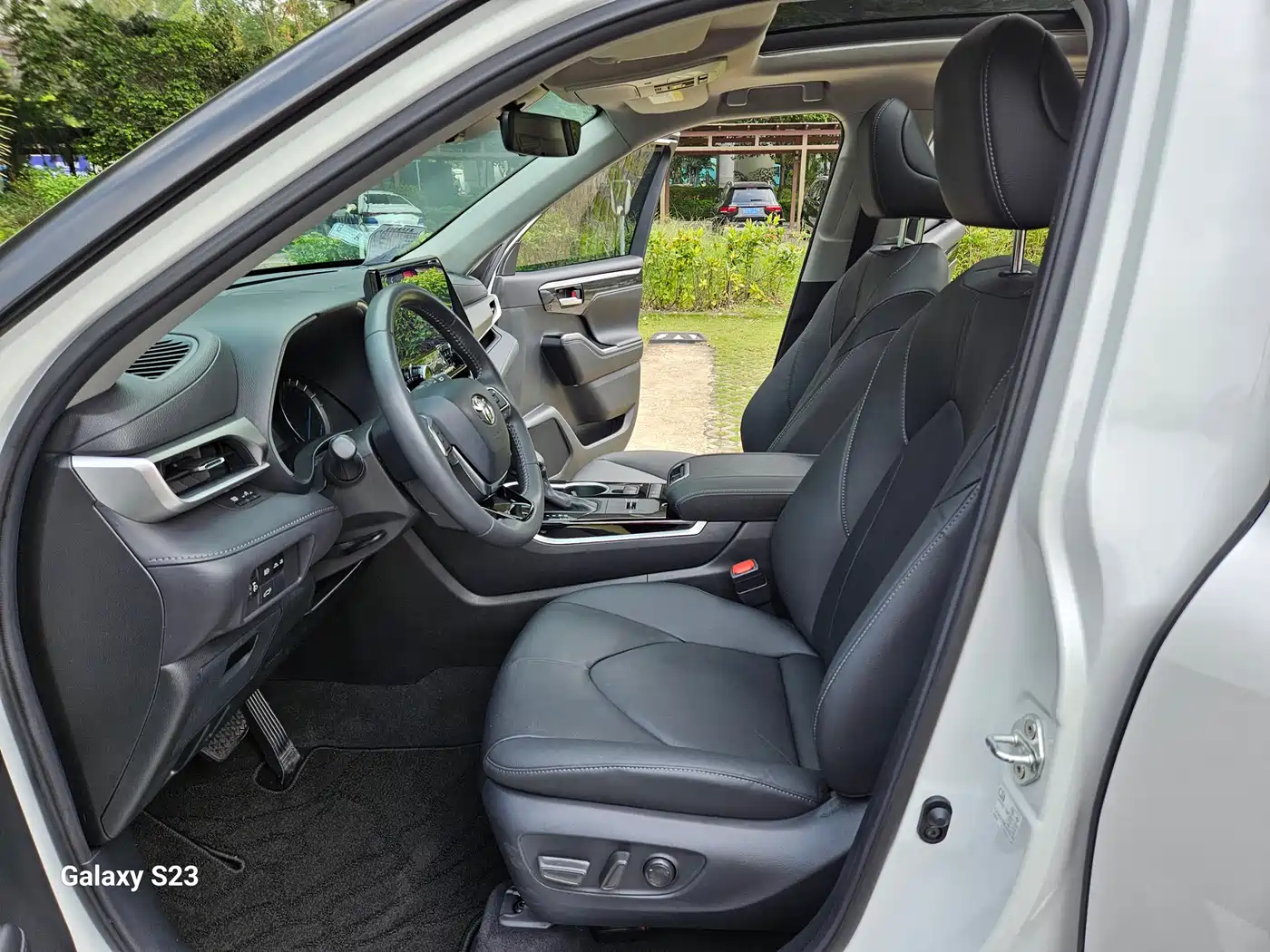 Toyota Highlander 2022 Dual Engine 2.5L 2WD Premium 7-Seater фото 12