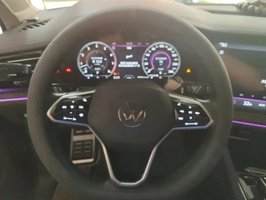 Volkswagen Touareg 2023 3.0TSI R-Line Black Sports Package фото 15