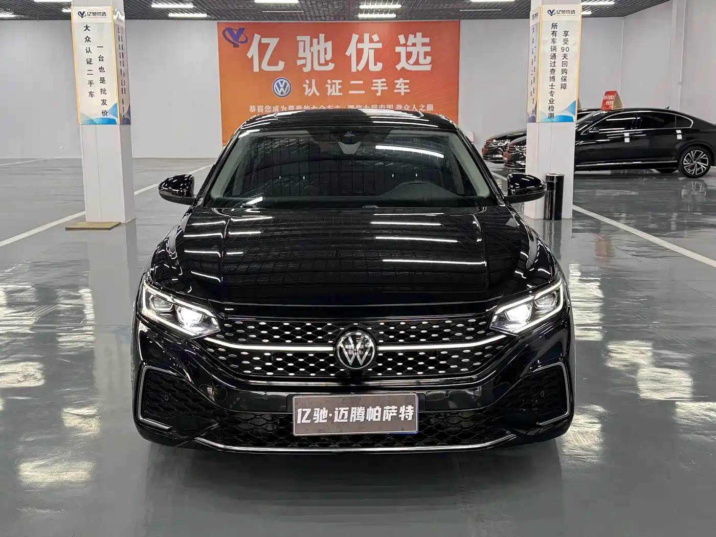 Volkswagen Passat 2022 330TSI Starlight Luxury Edition фото 2