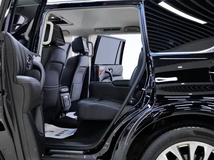 Infiniti QX80 2016 5.6L 4WD фото 30