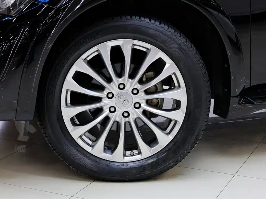 Infiniti QX80 2016 5.6L 4WD фото 12