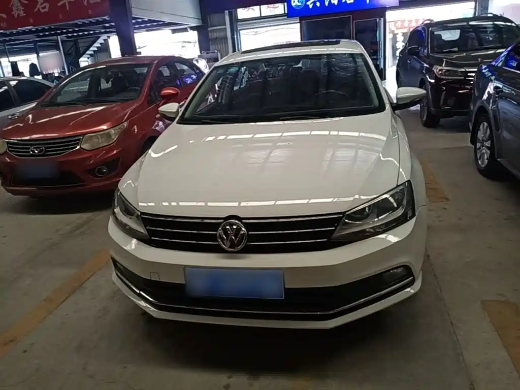 Volkswagen Sagitar 2016 230TSI 25th Anniversary Edition фото 3