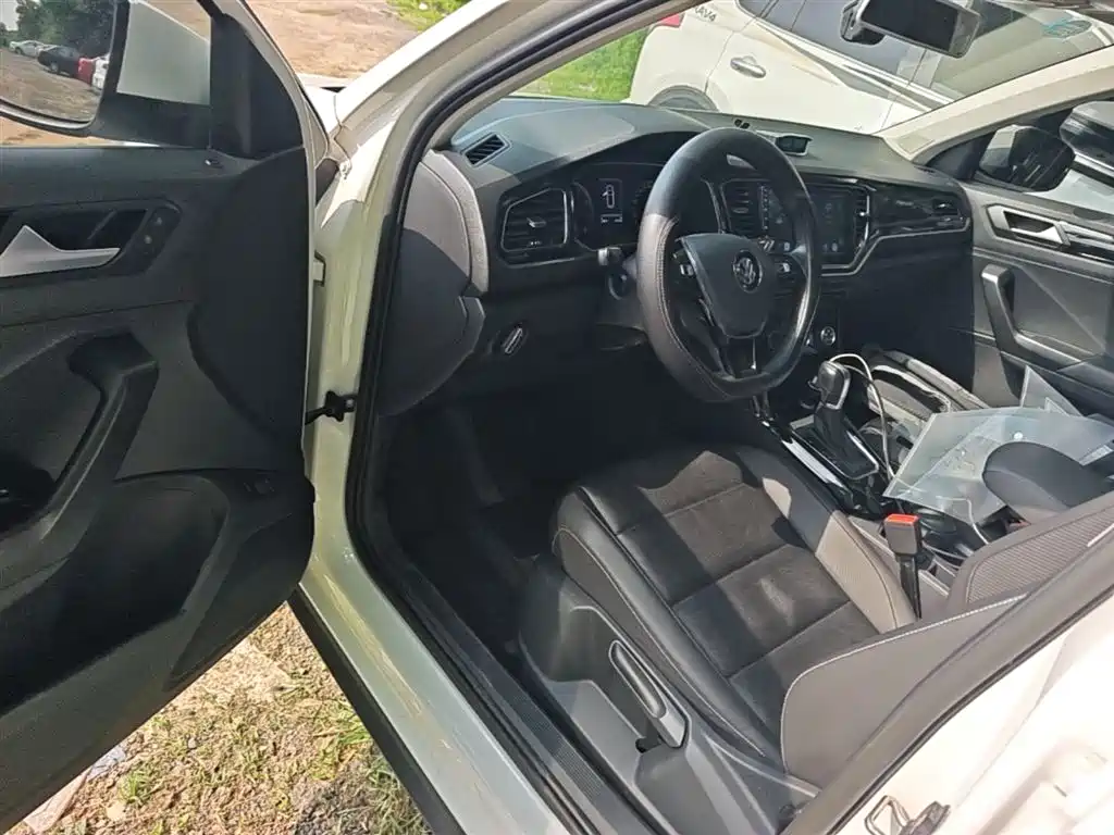 Volkswagen T-ROC 2018 280TSI DSG 2WD Comfort (China V) фото 23