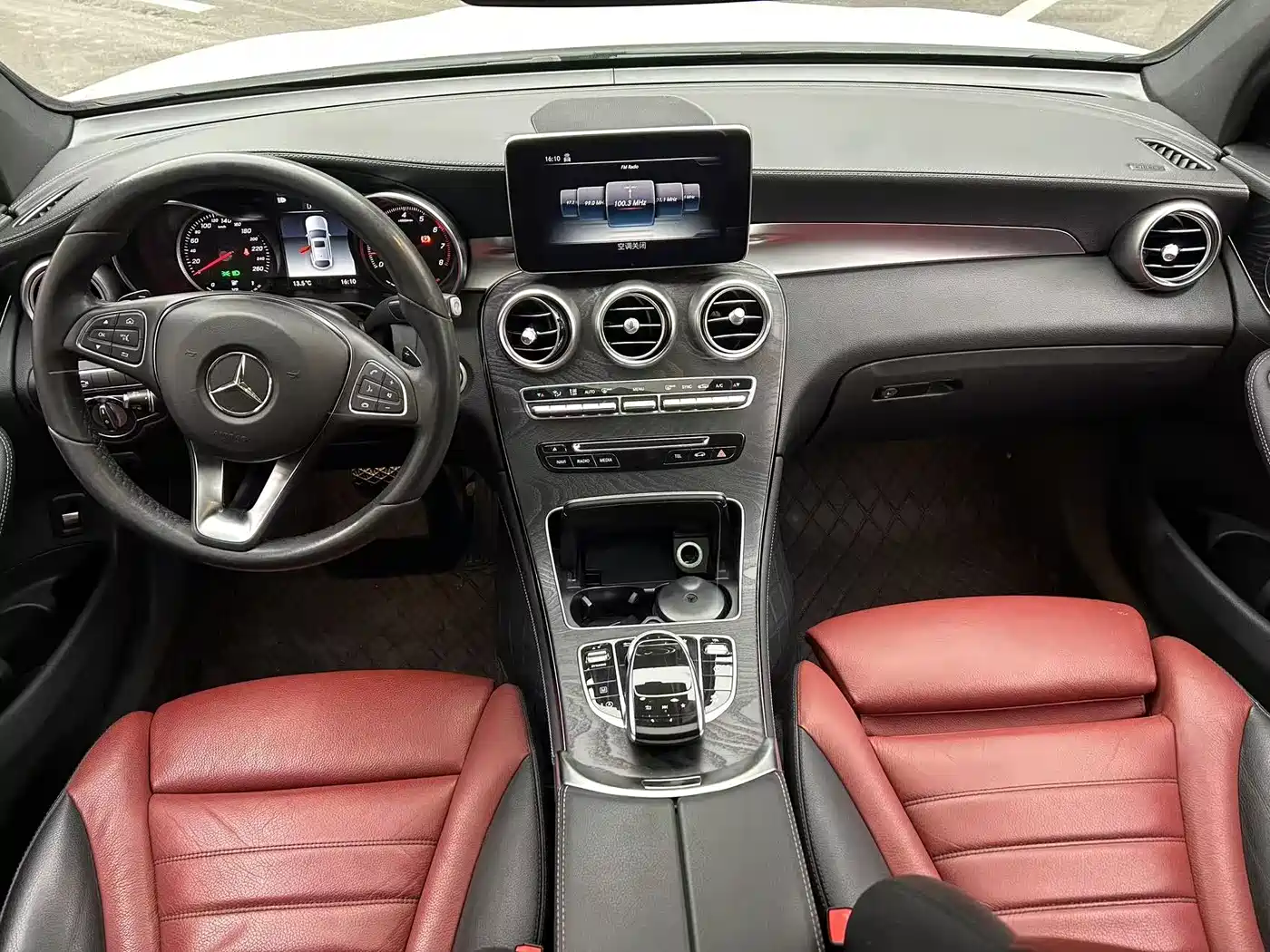 Mercedes-Benz GLC Coupe 2017 GLC 300 4MATIC Coupe SUV фото 7