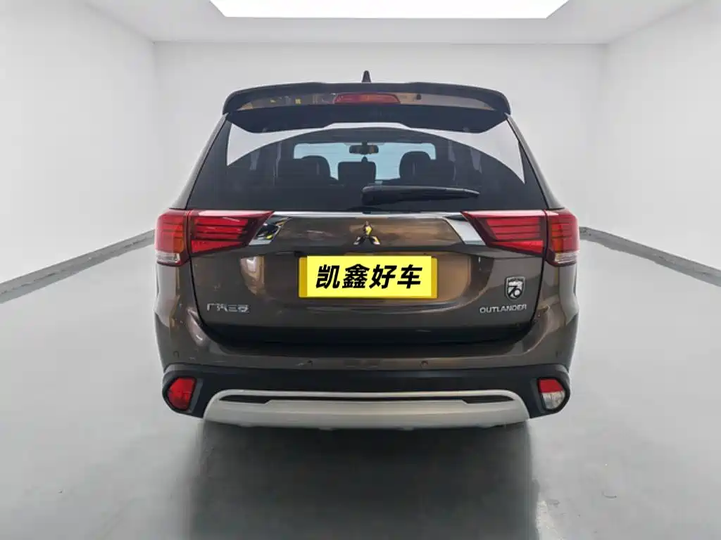 Mitsubishi Outlander 2020 2.0L 2WD Premium 5-seater фото 5