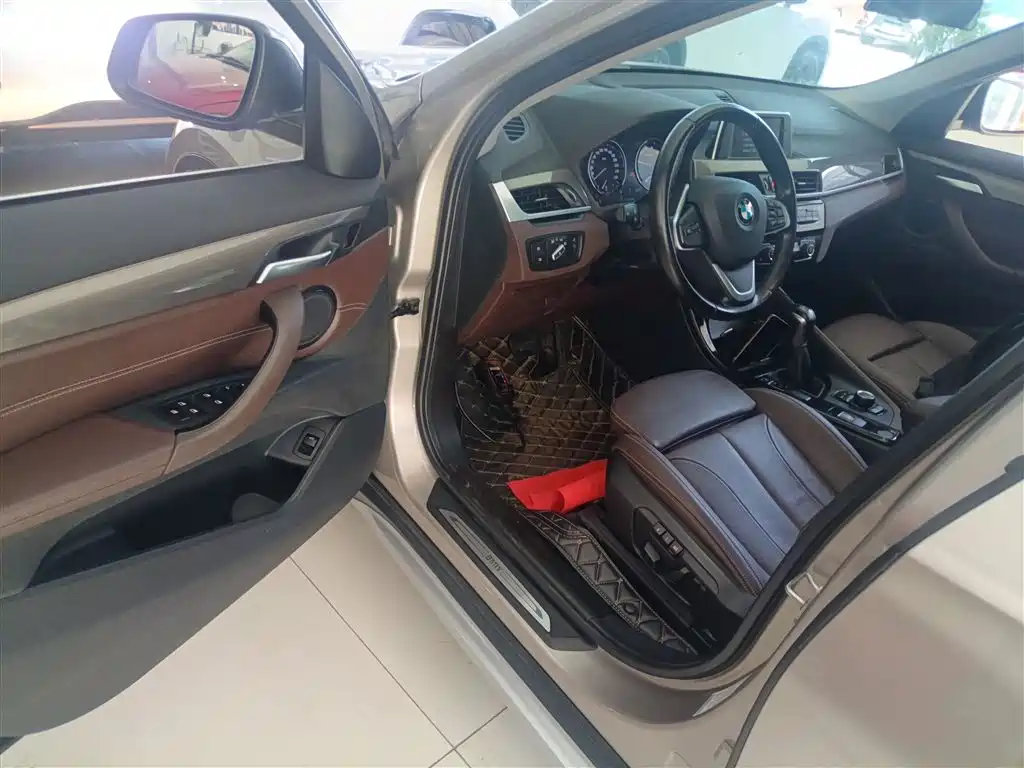 BMW X1 2019 sDrive18Li Premium Model фото 15