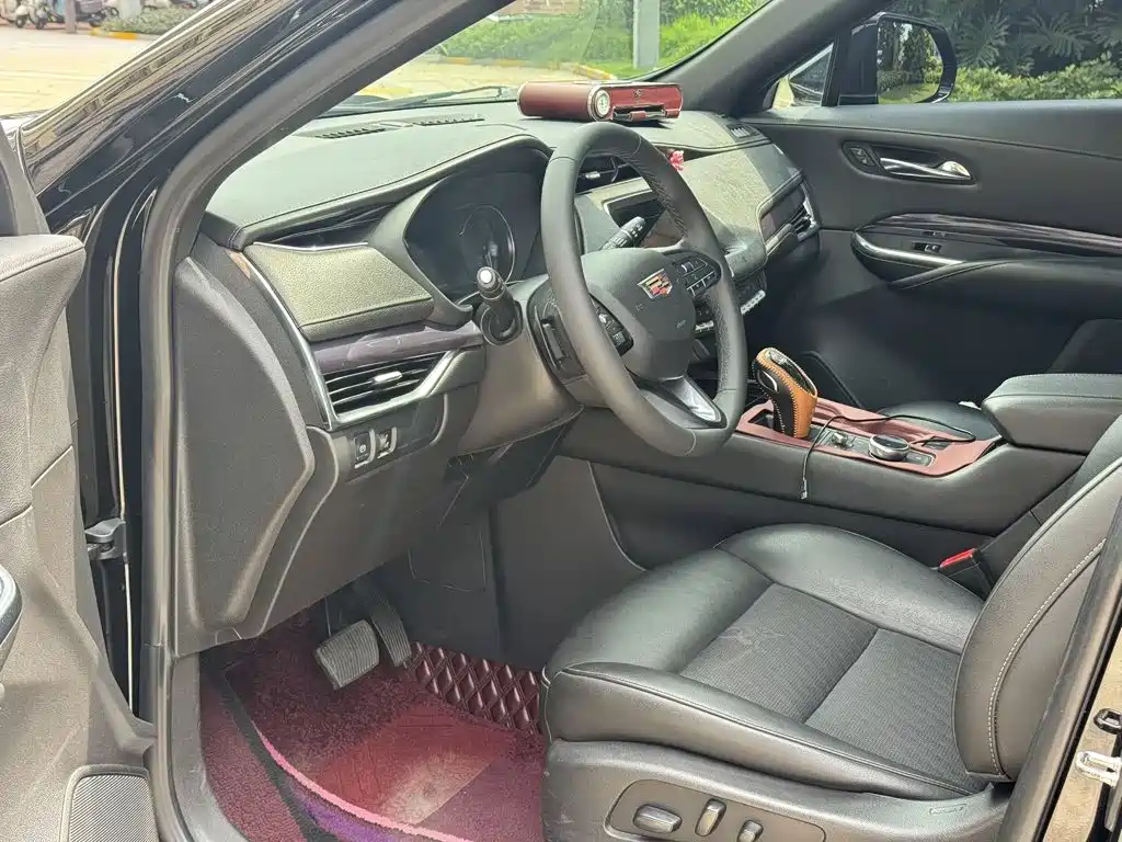Фото 4 - Cadillac XT4
