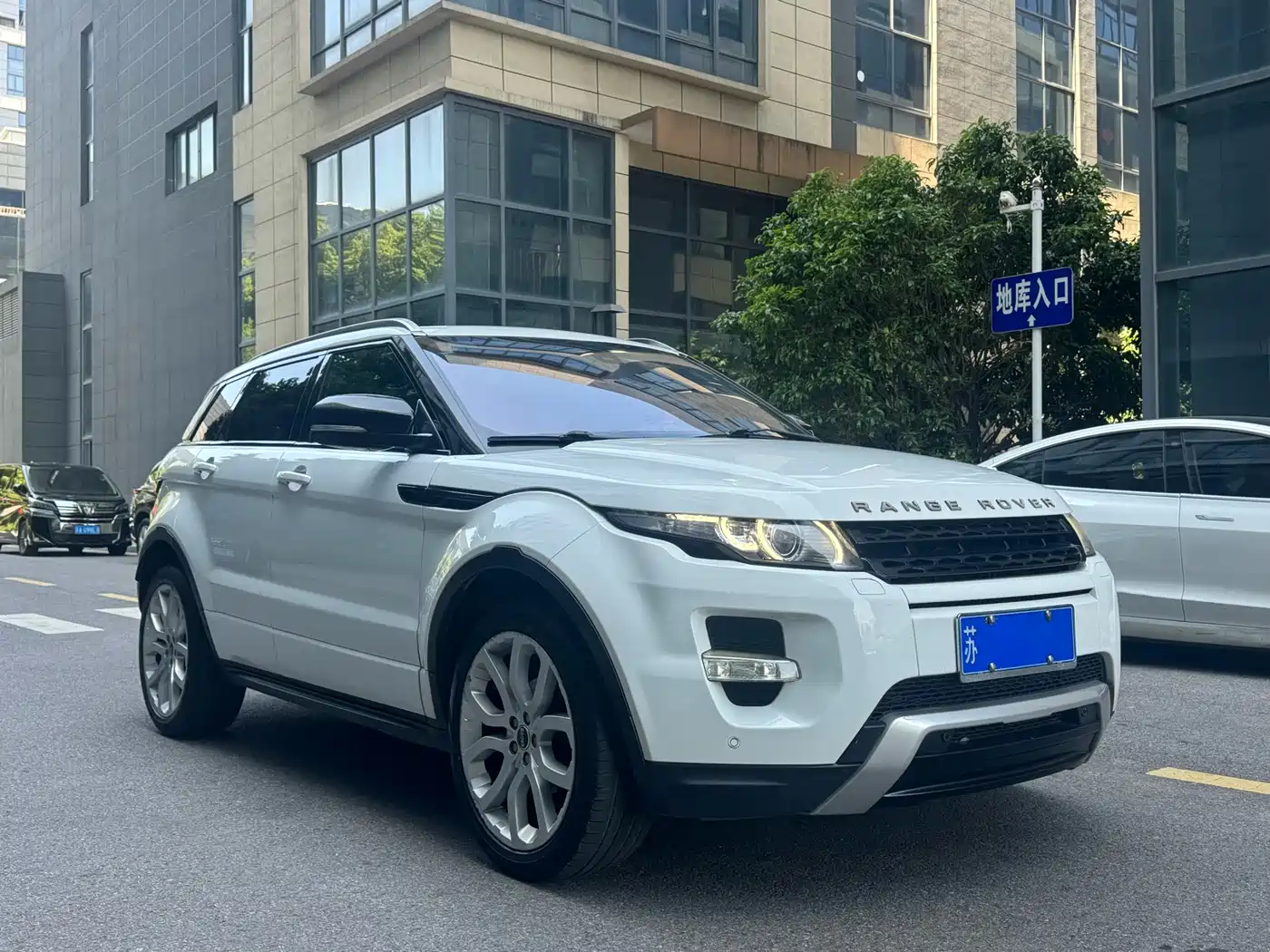 Land Rover Range Rover Evoque (Import) 2013 2.0T 5-door Dynamic Edition фото 8