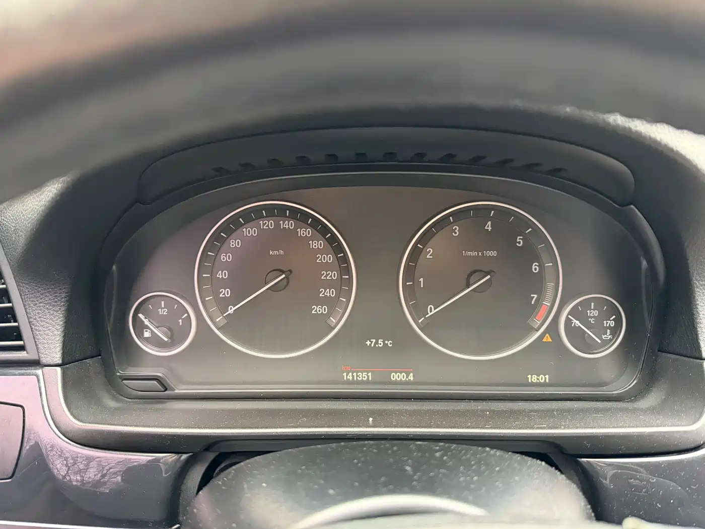 BMW 5 Series (Import) 2014 520i Classic фото 8