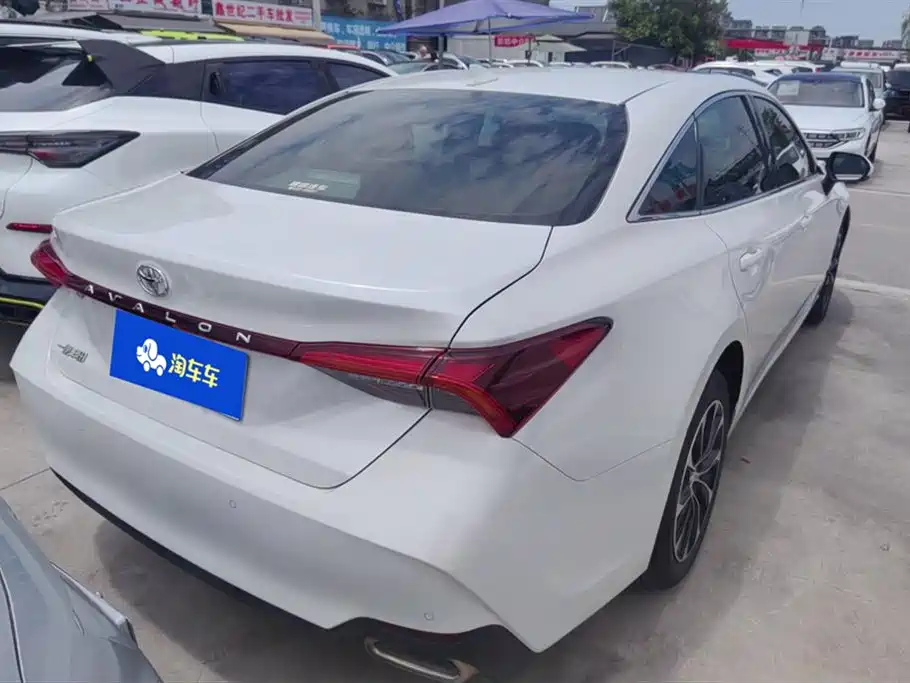 Toyota Avalon 2023 2.0L Premium Selection фото 3