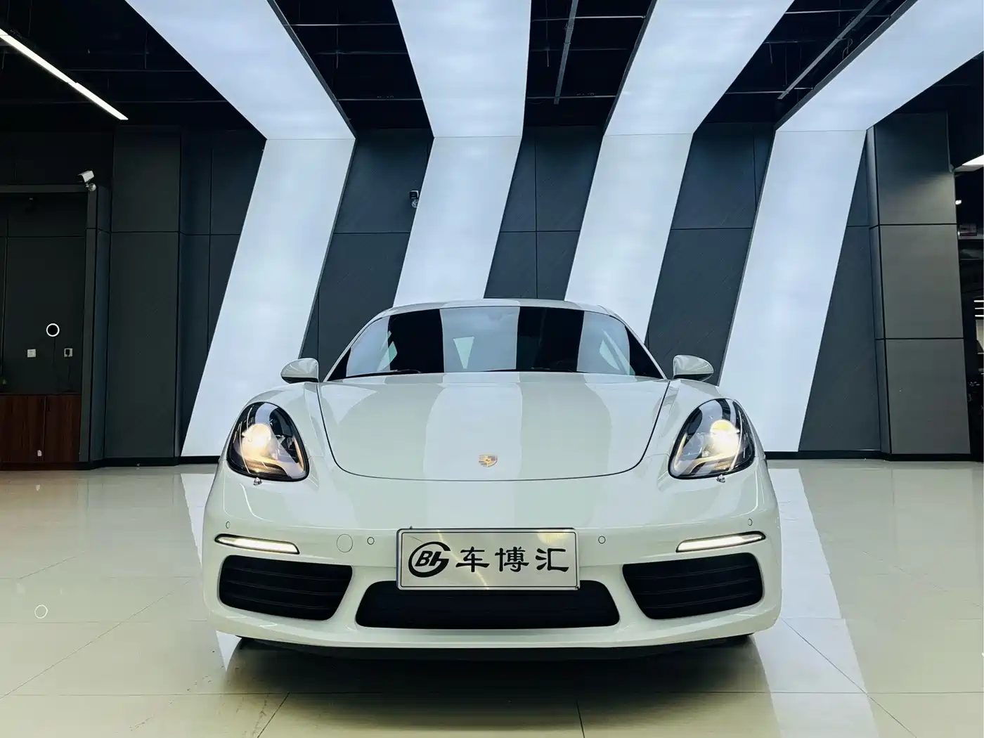 Фото 2 - Porsche 718