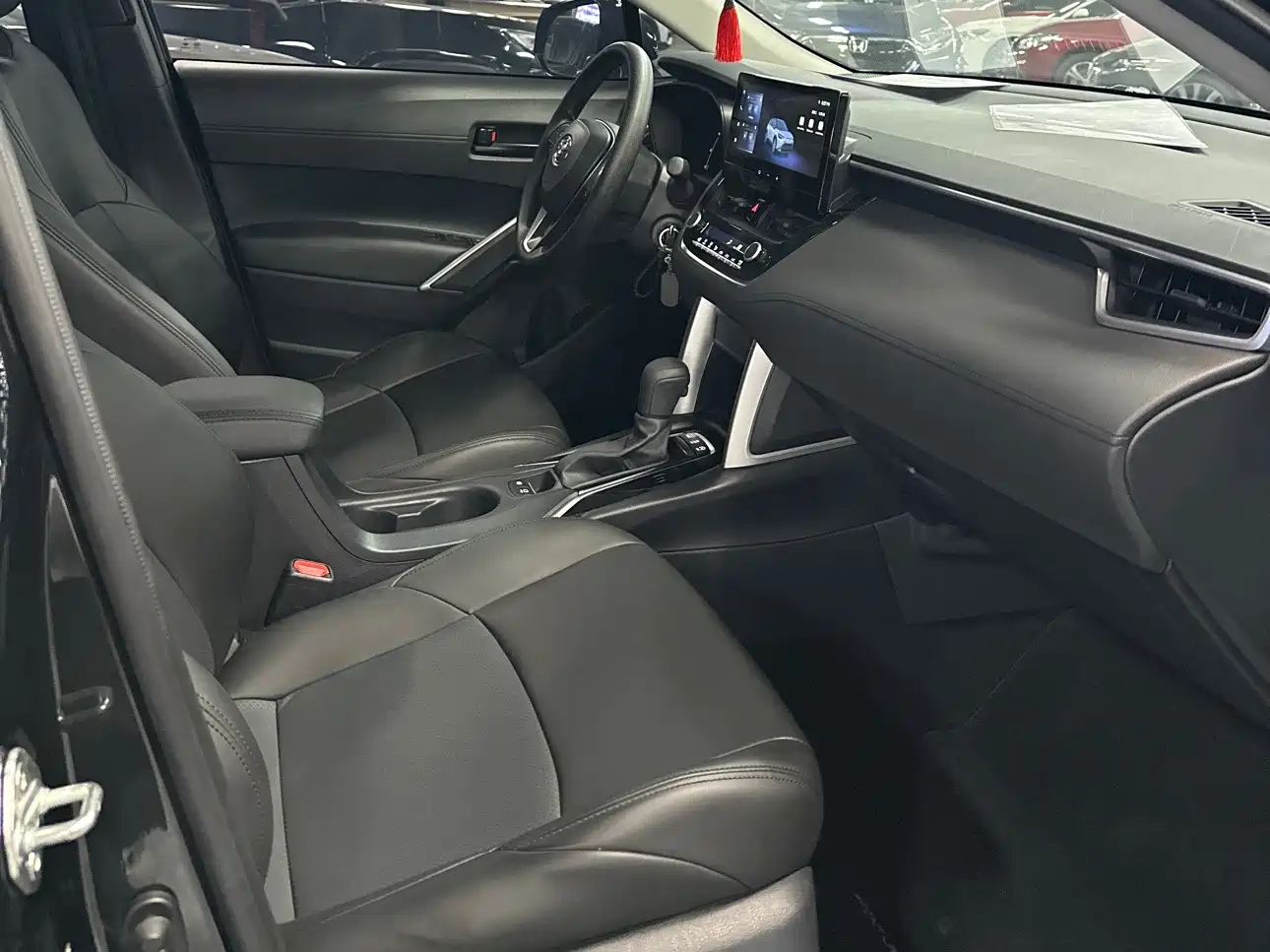 Toyota Frontlander 2023 2.0L CVT Elite Edition фото 8