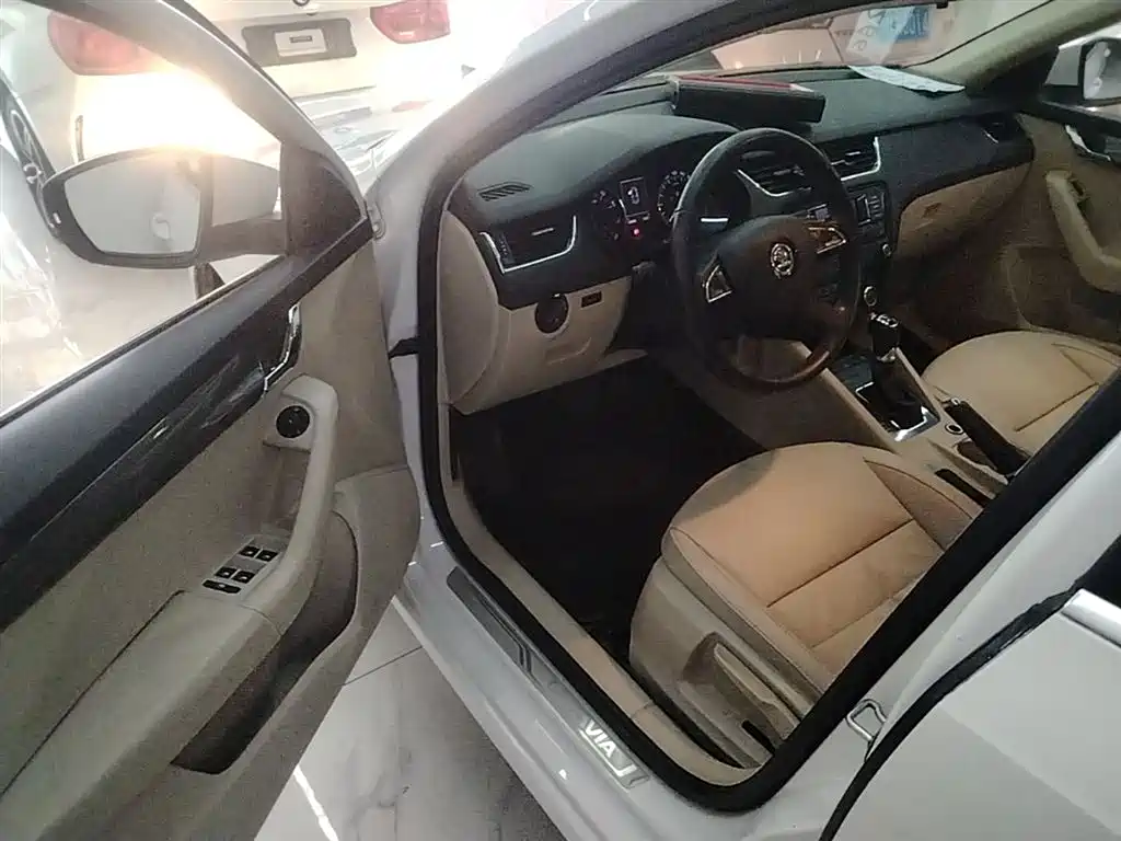 Škoda Octavia 2015 1.6L Automatic逸俊版 фото 16