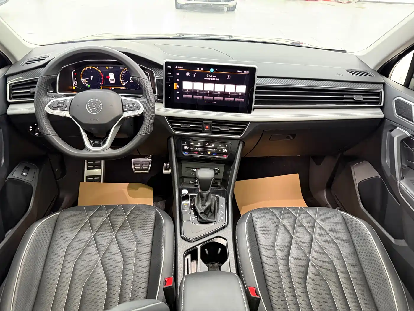 Volkswagen Tiguan L 2024 330TSI Automatic 2WD R-Line Premium Enjoyment Edition фото 5
