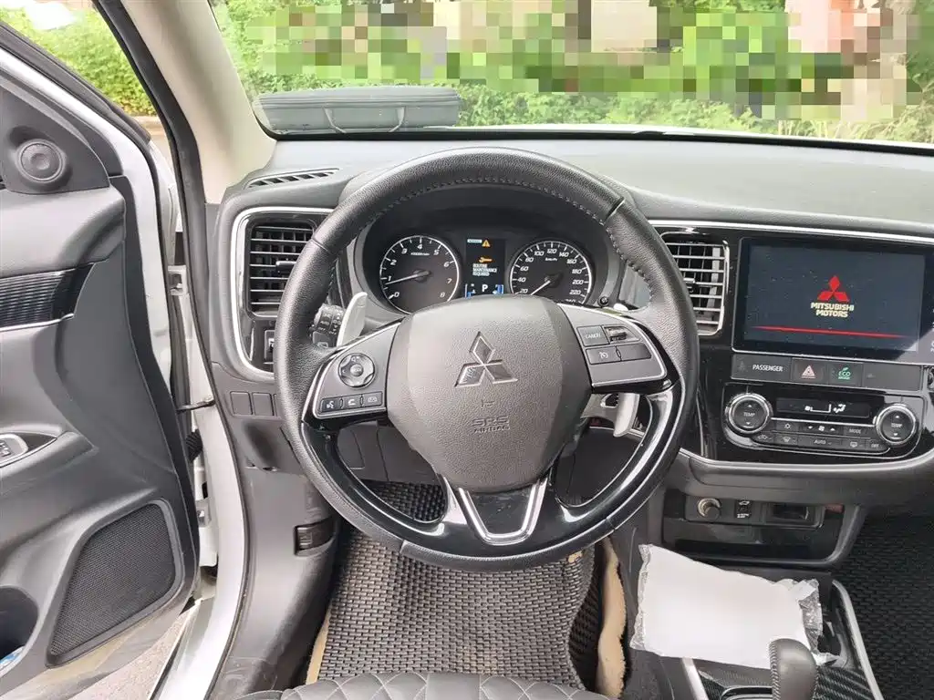 Mitsubishi Outlander 2021 2.4L 4WD Premium Edition 5-seater фото 6