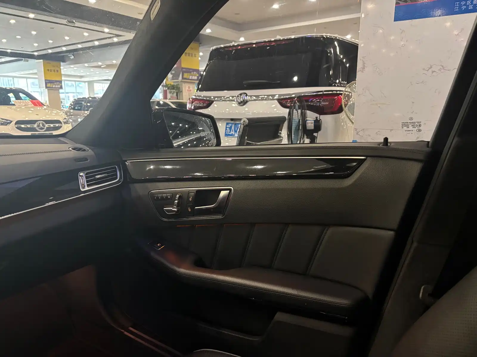Фото 8 - Mercedes-Benz E-Class