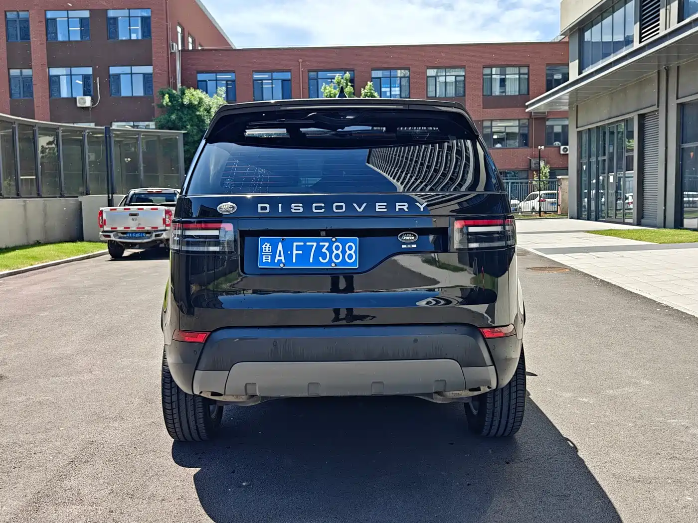 Land Rover Discovery 2017 3.0 SC V6 SE фото 6