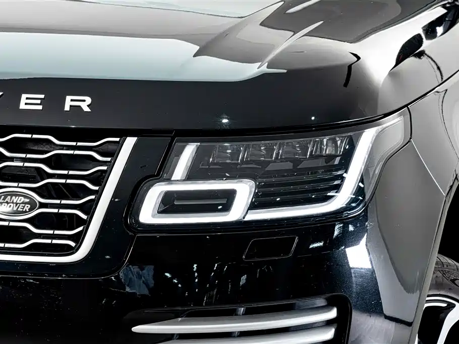 Land Rover Range Rover 2021 3.0 L6 Heritage Extended Classic Edition фото 4