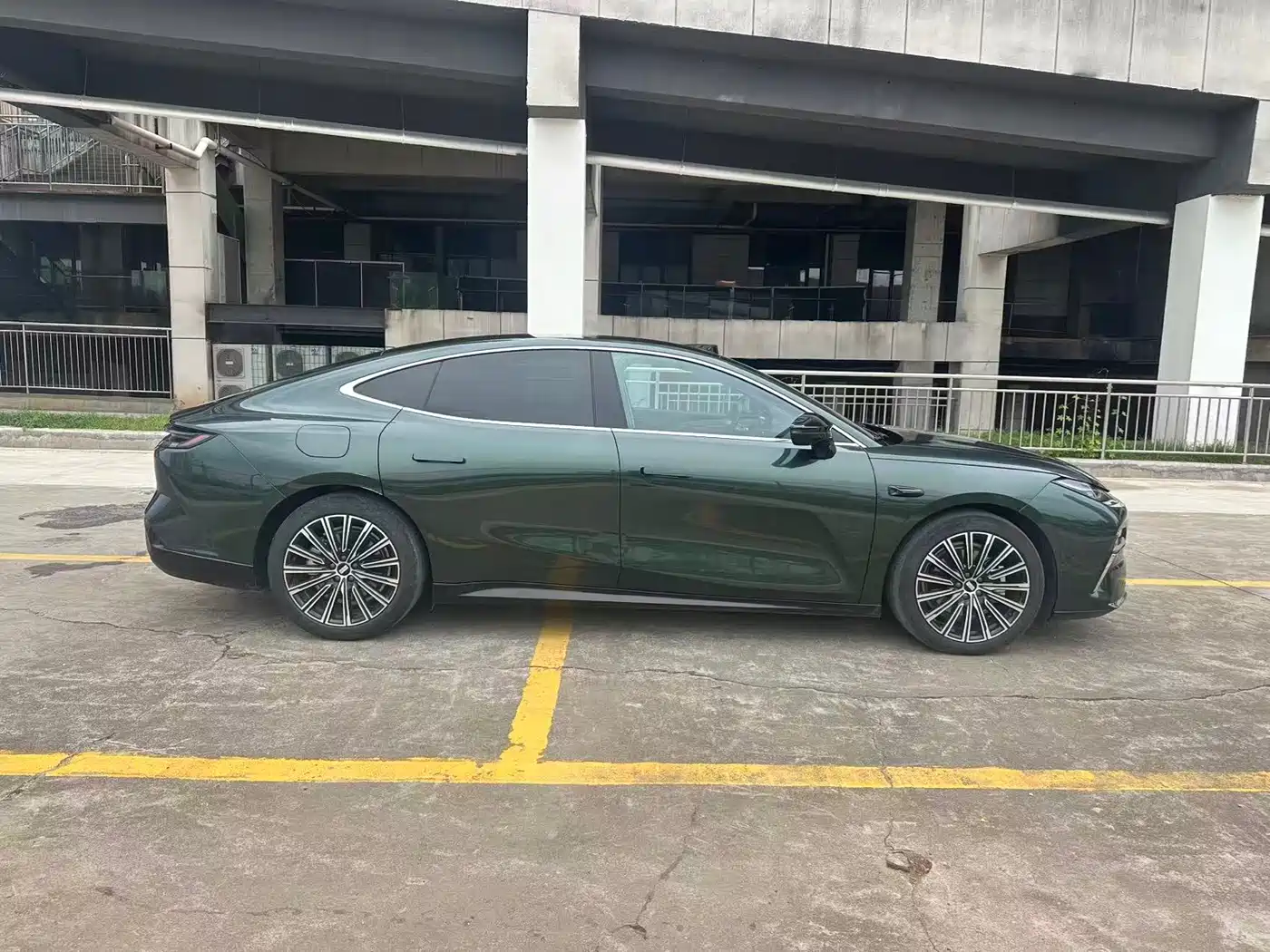 Geely Galaxy Galaxy Xingyao 8 2025 130km EM-i Premium Edition фото 4