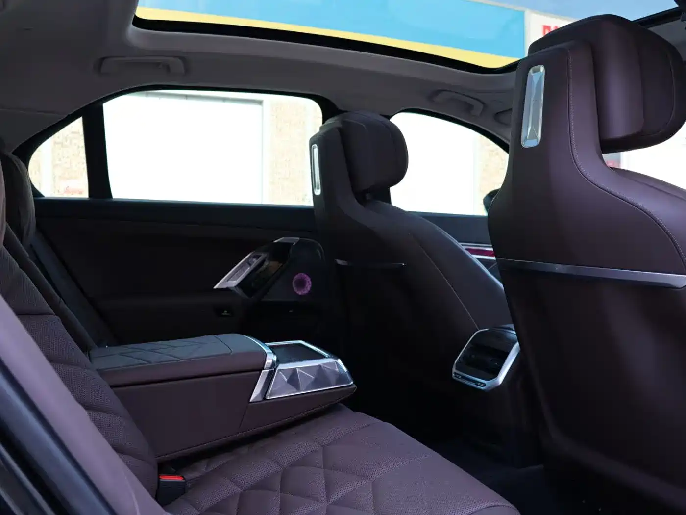 BMW 7 Series 2023 Model 735Li Luxury Package фото 13