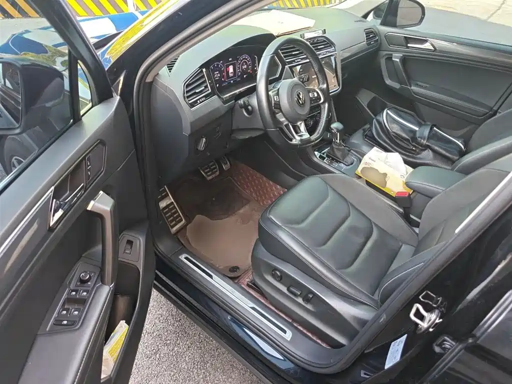 Volkswagen Tiguan L 2021 330TSI Automatic 2WD R-Line Premium фото 17