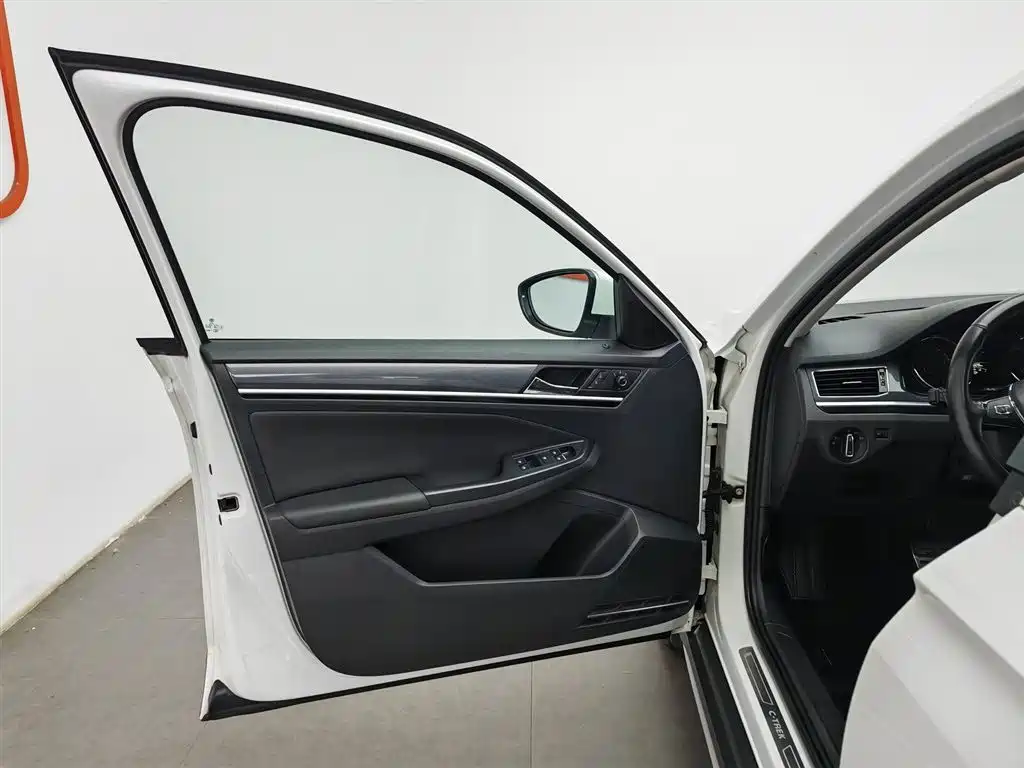 Volkswagen C-TREK 2020 1.5L Automatic Comfort Edition фото 8