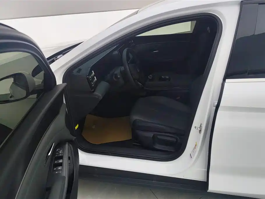 BYD Qin L 2024 DM-i 80KM Leading Edition фото 9