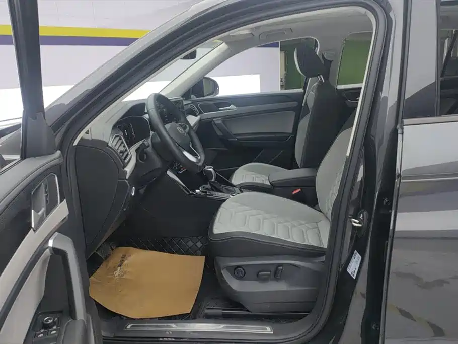 Volkswagen Tayron 2024 300TSI 2WD Luxury Plus Advanced фото 9