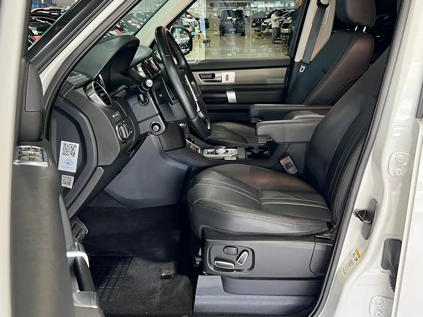 Land Rover Discovery 2016 3.0 SC Gloss Black Collector's Edition HSE фото 12