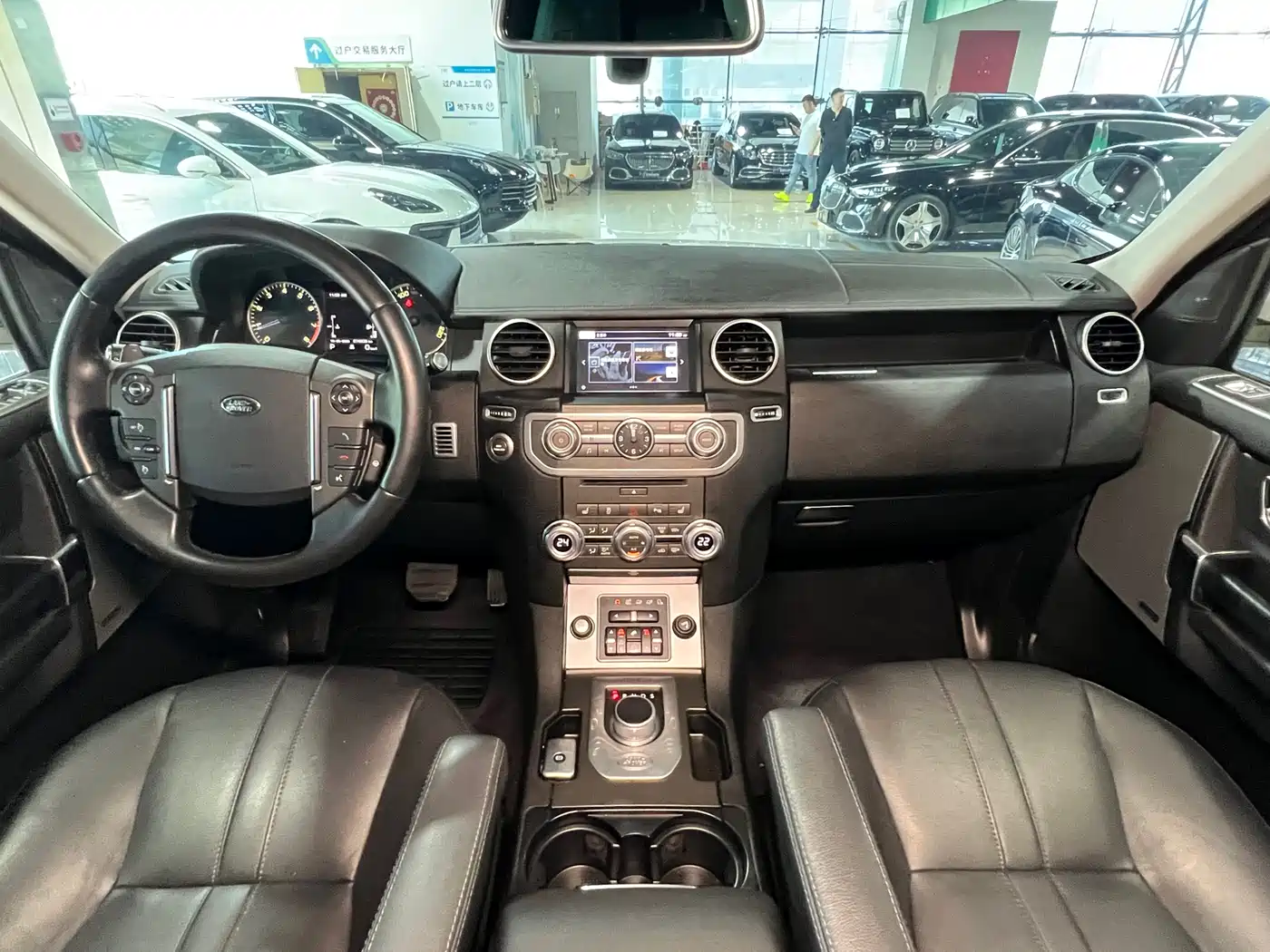 Land Rover Discovery 2016 3.0 SC Gloss Black Collector's Edition HSE фото 21