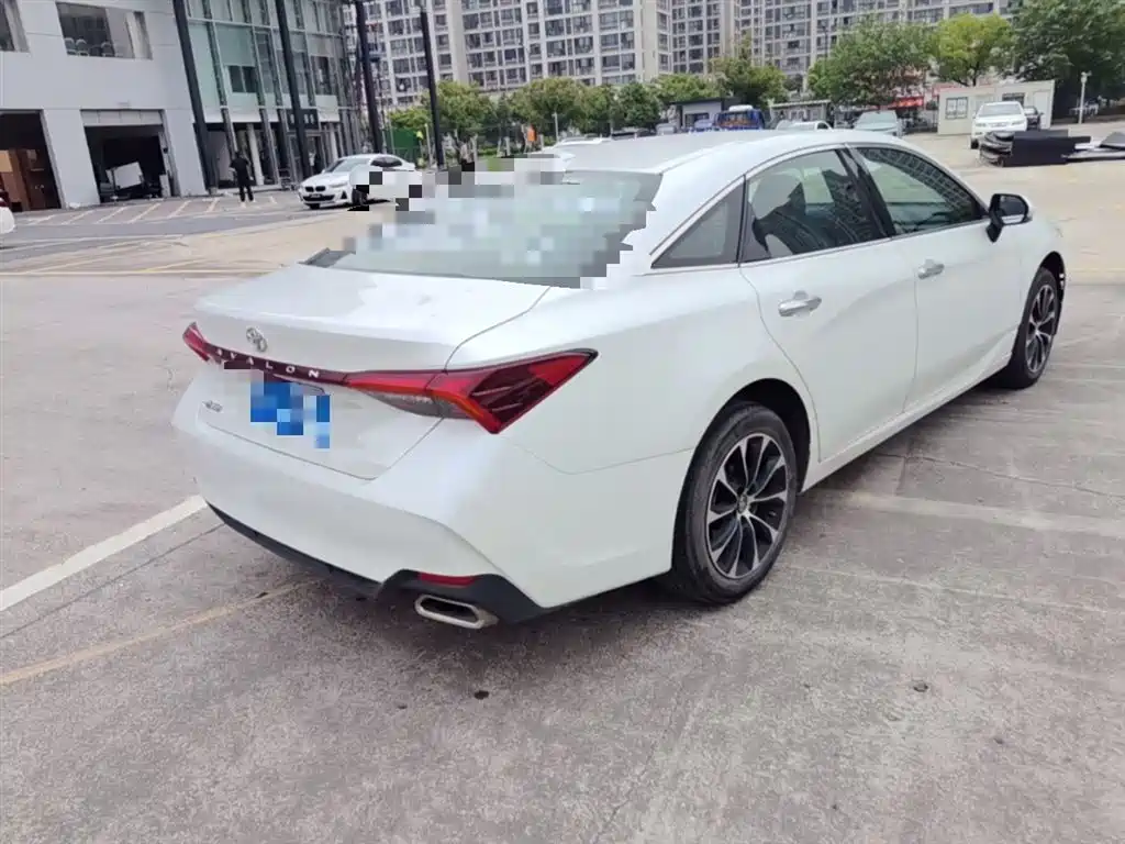 Toyota Avalon 2023 2.0L Luxury Edition фото 12