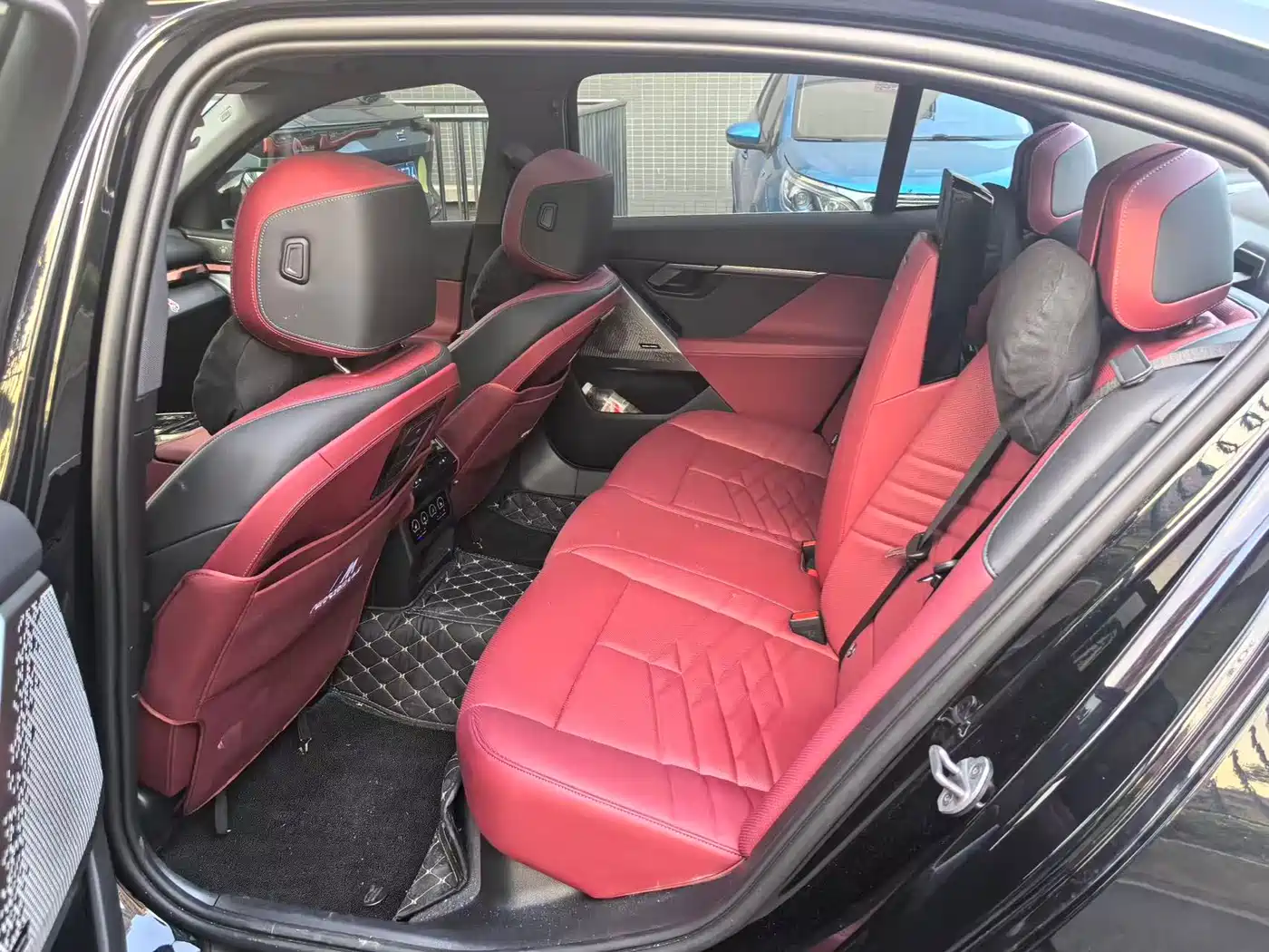 BMW 5 Series 2026 530Li Leading M Sport Package фото 6