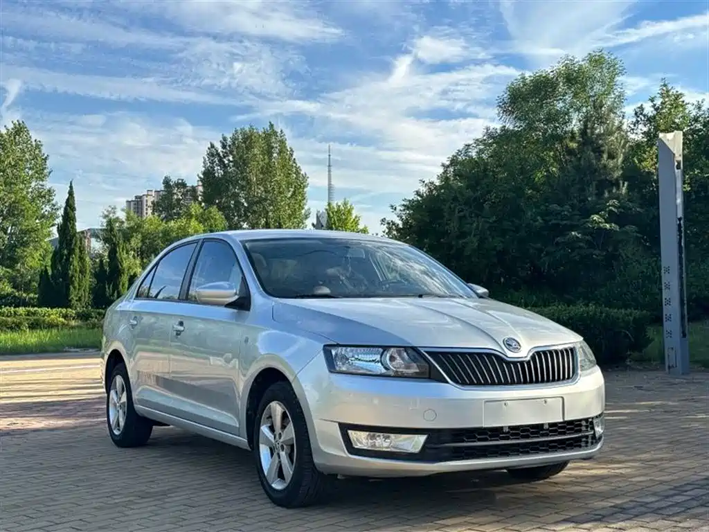 Škoda Rapid 2013 1.4L Manual Smart Selection фото 3