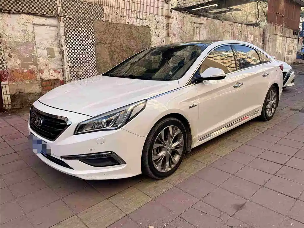 Hyundai Sonata 2015 1.6T DLX Premium