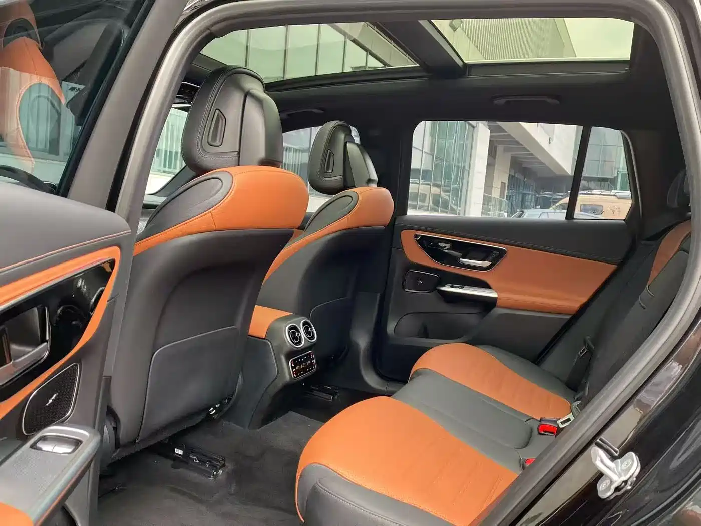 Mercedes-Benz GLC 2023 GLC 260 L 4MATIC Sport 5-seater фото 5
