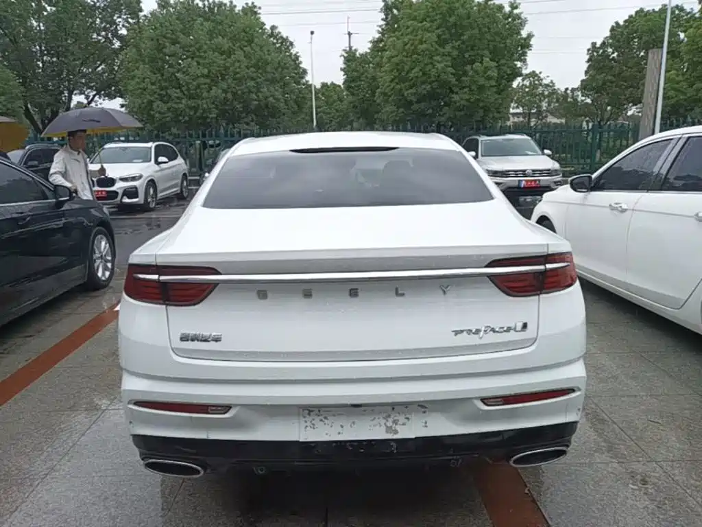 Фото 6 - Geely Preface